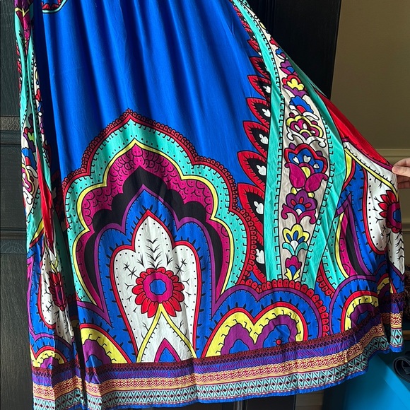Eye Catching Vibrant, Patterned Maxi Skirt - Picture 5 of 9